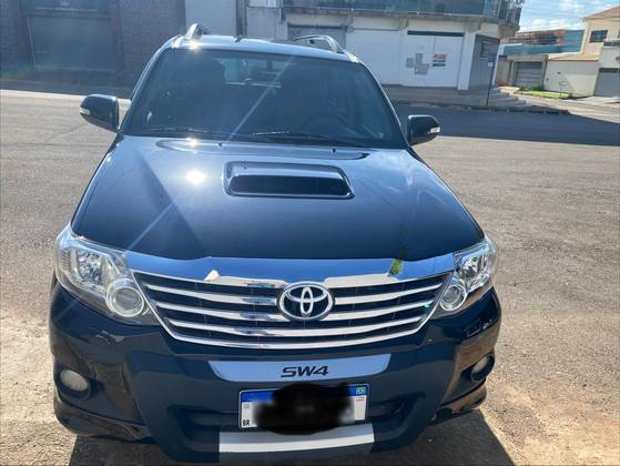 TOYOTA HILUX SW4 3.0 SRV 4X4 7 LUGARES 16V TURBO INTERCOOLER DIESEL 4P AUTOMÁTICO TOYOTA HILUX SW4 3.0 SRV 4X4 7 LUGARES 16V TURBO INTERCOOLER DIESEL 4P AUTOMÁTICO